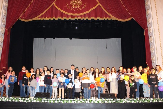 Ümumdünya Uşaq Hüquqları Gününə həsr edilmiş konsertdə Hemofiliyalı  Assosiasiyasının kiçik üzvlərinin bir hissəsi iştirak etdilər