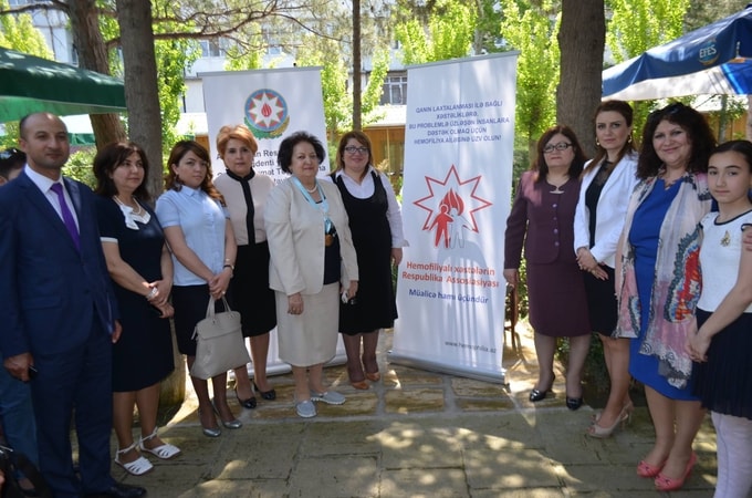 Elmira Süleymanova Hemofiliyalı Xəstələrin Respublika Assosiasiyanın kiçik yaşlı üzvləri ilə görüş üçün Assosiasiyaya təşrif buyurmuşdur.